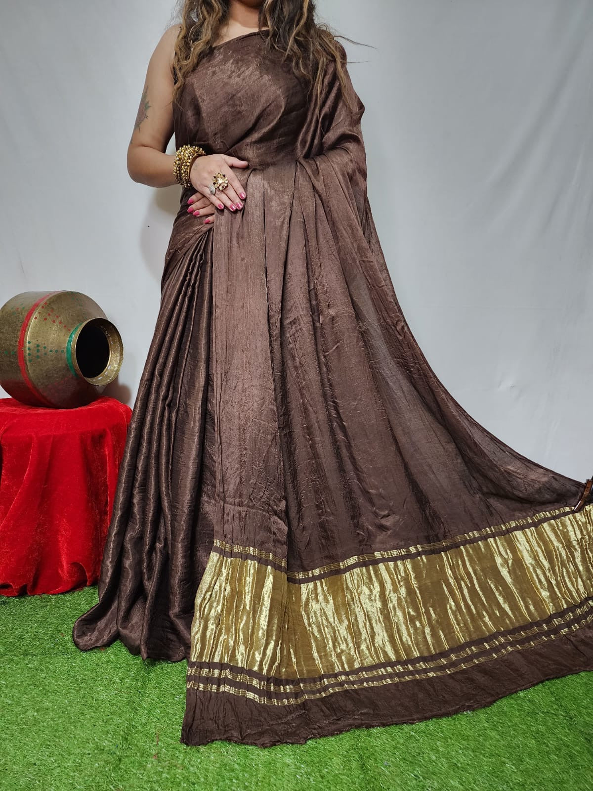 modal silk plan dye saree with zari pallu