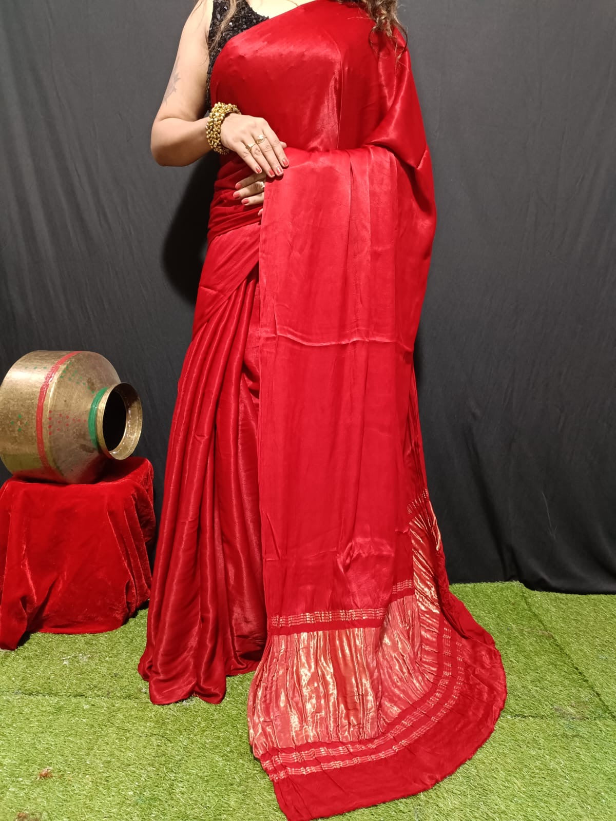 modal silk plan dye saree with zari pallu