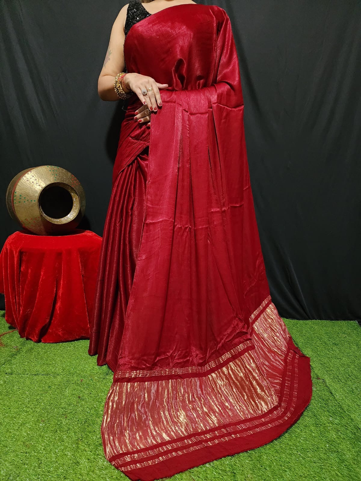 modal silk plan dye saree with zari pallu