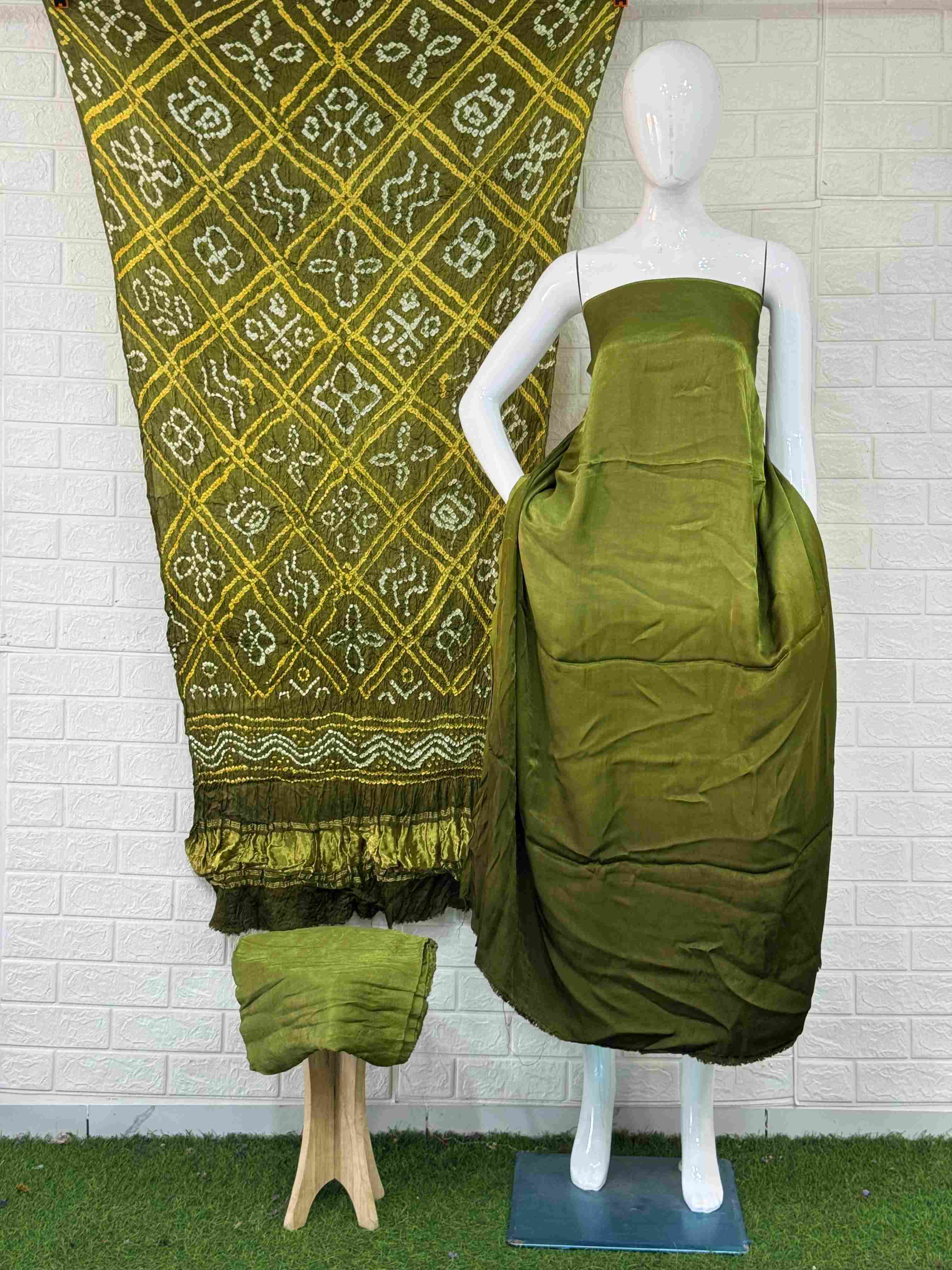 Modal Silk Shaded Lite & Dark Suit with Bandhej Barbhat Dupatta & Zari Pallu